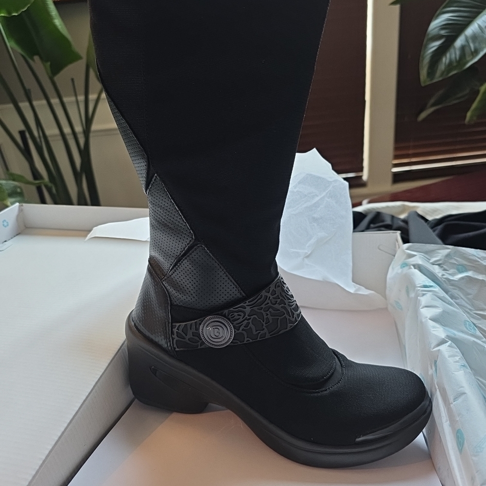 Bzees Black Heeled Tall Boots With Large Stretch Calf - Women's Size 11w
